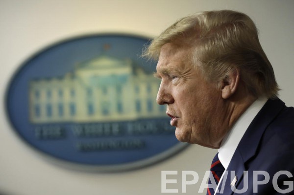 Трамп выделил деньги на спасение экономики
