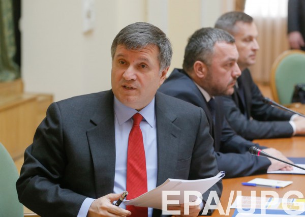 Аваков обвинил Садового в организации блокады Донбасса