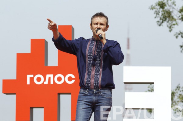 Вакарчук не хочет видеть в составе своей партии депутатов
