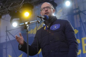 Яценюк: Янукович хочет ввести в Украине чрезвычайное положение Яценюк: Янукович хочет ввести в Украине чрезвычайное положение