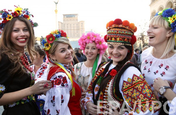 В Украине не отменили 8 марта и майские праздники
