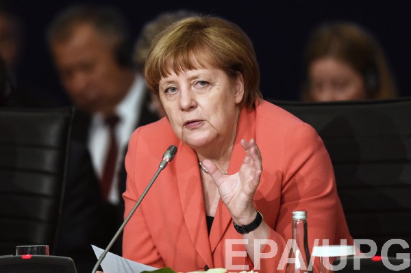Меркель поприветствовала украинскую летчицу