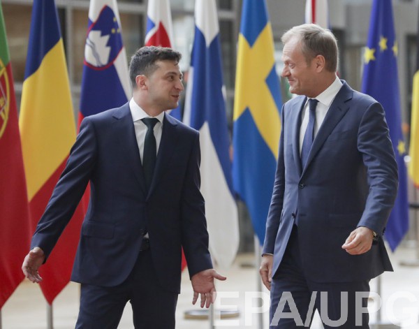 Зеленский и Туск обсудили саммит Украина-ЕС