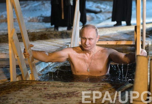 Путин окунулся в проруби