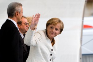 Правительство Германии увеличило зарплату Меркель