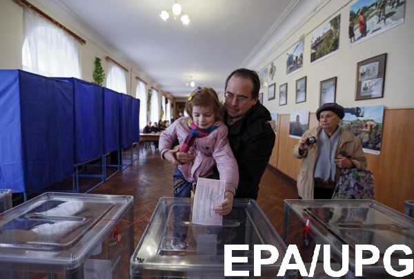 Глав избиркомов "уговаривают" обеспечить "победу" одного из кандидатов
