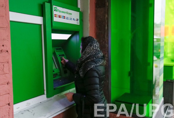 Клиенты ПриватБанка недовольны комиссией за перевод денег в Общадбанк