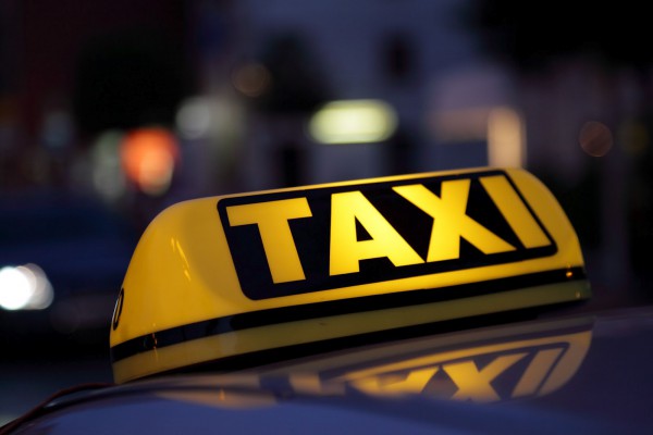 В Париже таксисты протестуют против сервиса Uber