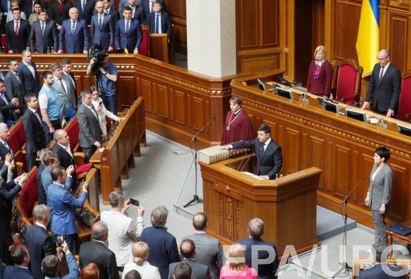 Владимир Зеленский заявил, что распускает парламент