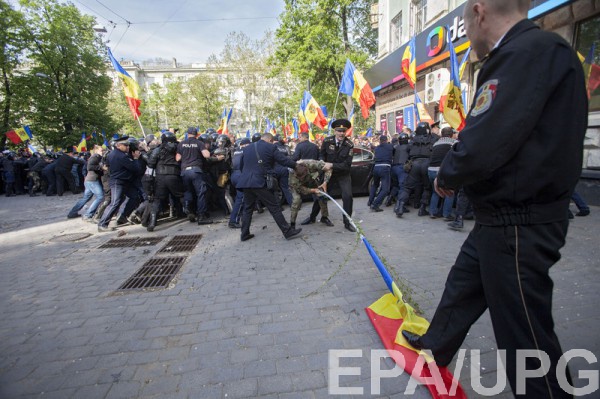 На митинге в Кишиневе пострадали полицейские