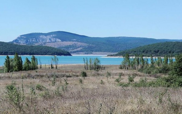 В Крыму не могут решить проблему с недостатком воды В Крыму не могут решить проблему с недостатком воды