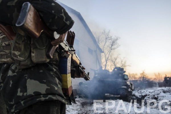 Военный получил телесные повреждения в результате обстрела боевиков из автоматов