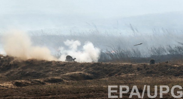 Впоследствии взрыва боевик погиб, еще трое пострадали