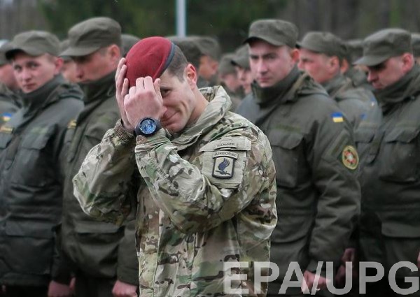 Глава Минобороны поблагодарил сержантов за службу и за верность Украине