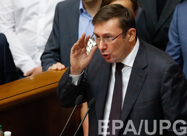 Луценко сообщил об обысках у продавца сигарет