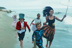 Новый фотосет Анджелины Джоли и Брэда Питта с детьми от Энни Лейбовиц