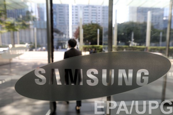 Складной смартфон от Samsung появился на первой фотографии