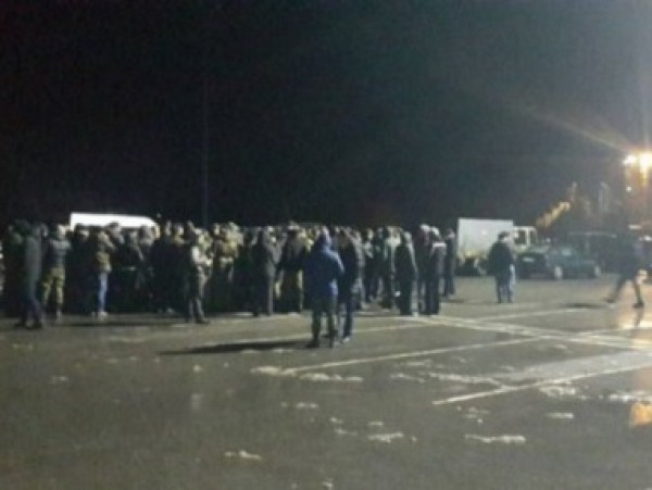 Ночью активисты начали блокировать оптовые базы компании во Львове