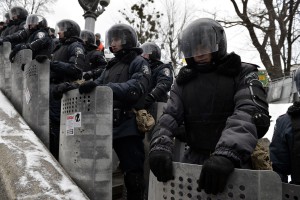Милиция начала штурм - оппозиция Милиция начала штурм - оппозиция