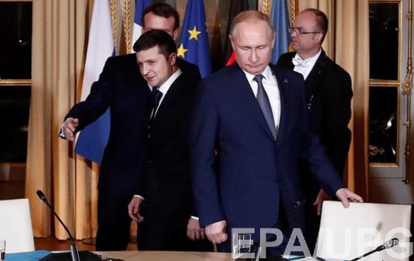 Владимир Зеленский и Владимир Путин на саммите в Париже