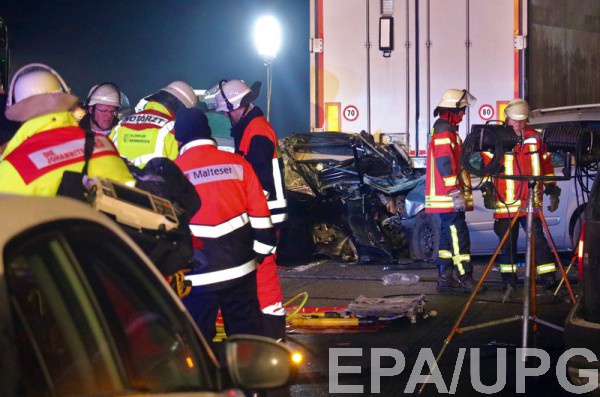 Жертвами масштабной аварии в Германии стали шесть человек