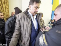 В АП отрицают депортацию Саакашвили самолетом Порошенко