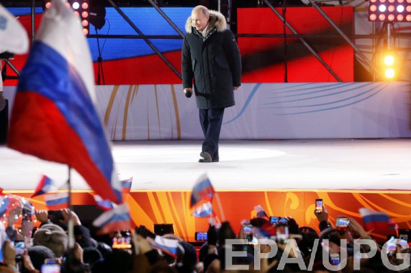 Путин принимает поздравления с победой на выборах