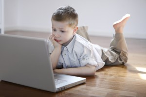 Вести блоги детям до 13 лет запретили
