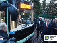 Президента покатали на первом украинском электробусе