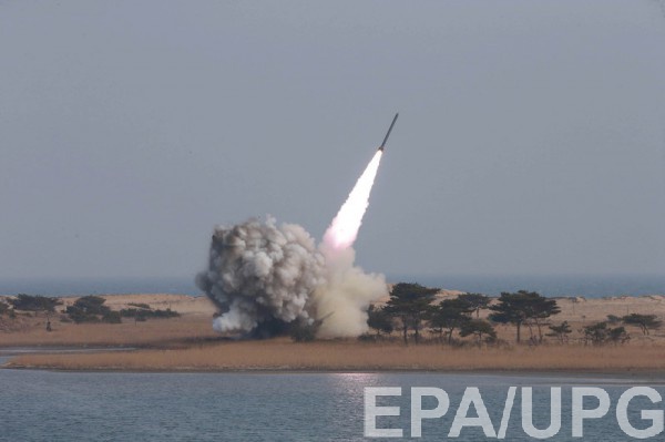 Пассажирские самолеты огибают зону ракетных стрельб к западу от Крыма