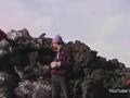 Смельчак прогулятлся по Этне во время извержения