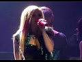 Avril Lavigne - Hot (Live)