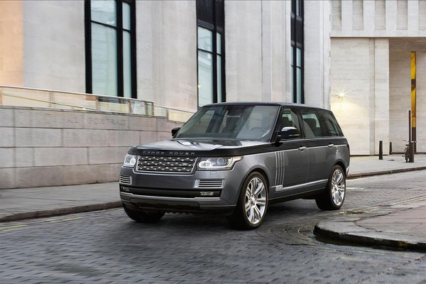 Сейчас самой роскошной версией Range Rover является SVAutobiography