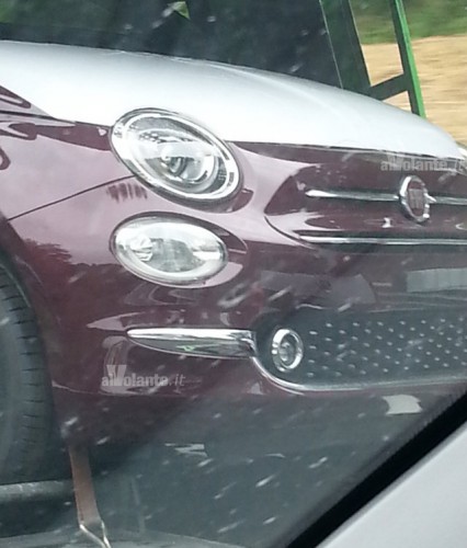 Обновленный Fiat 500 везут дилерам