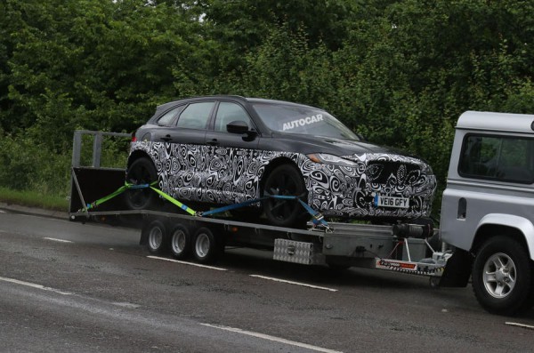  Jaguar начал тестировать гибридный кроссовер