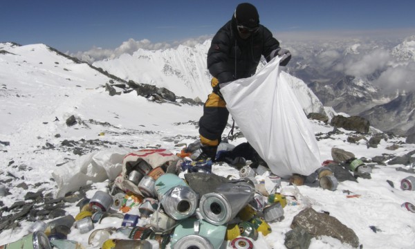 Image result for Эверест покрыт мусором и трупами