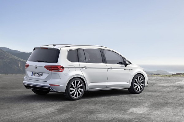 Компания Volkswagen представила новое поколение Touran (фото)