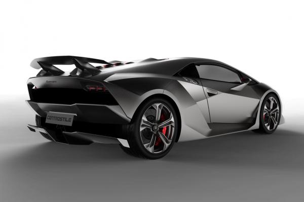 Производство карбонового суперкара Lamborghini начнется осенью Производство карбонового суперкара Lamborghini начнется осенью