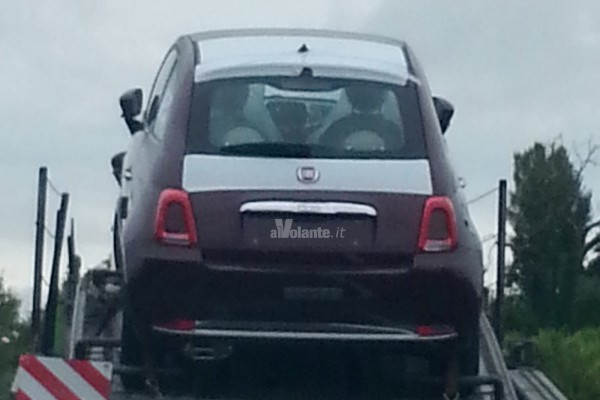 Обновленный Fiat 500 везут дилерам