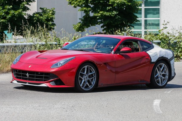 Спорткар Ferrari F12 М