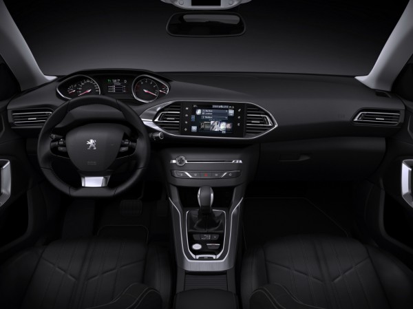 Торпедо Peugeot 308
