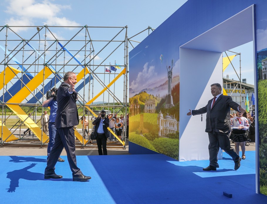 Президент України зобов'язаний спілкуватися державною мовою під час виконання службових обов'язків, - Верховний Суд - Цензор.НЕТ 2528